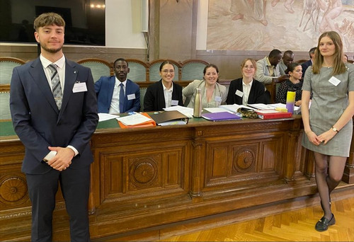 La Faculté de droit remporte plusieurs prix lors du Concours en droit ...